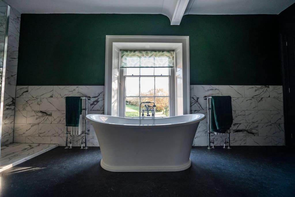 Georgian Country House -Panoramic Views -Sleeps 12 Ruthin Exterior photo