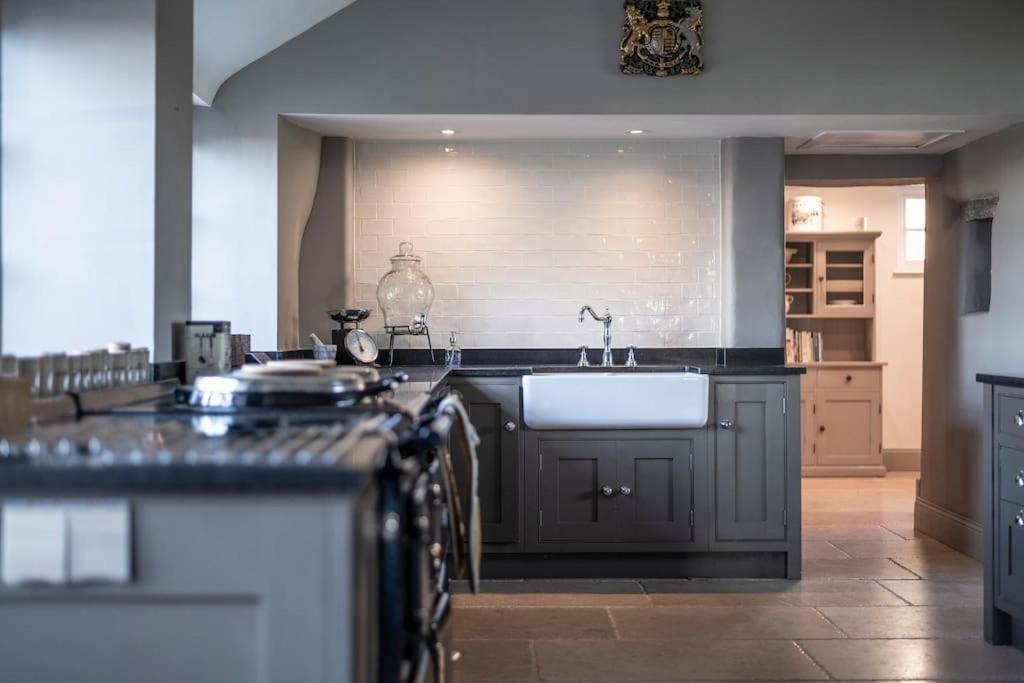 Georgian Country House -Panoramic Views -Sleeps 12 Ruthin Exterior photo